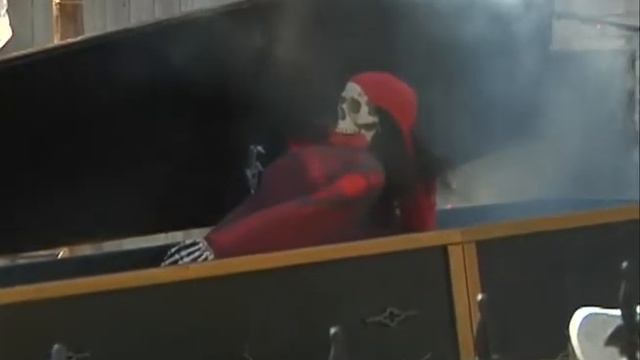 1308 Rosemont displays a Halloween dreamland .mov смотреть онлайн