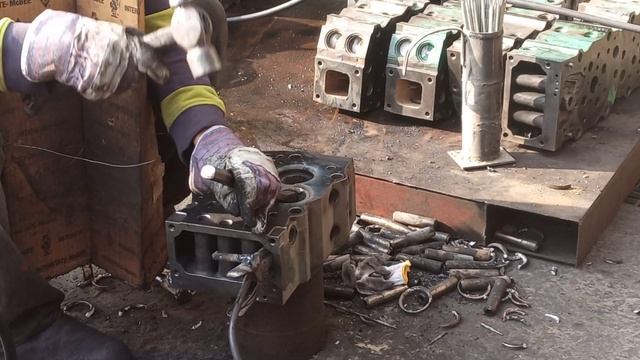 INSERT RING & VALVE GUIDE REMOVAL KTA50 CUMMINS CYLINDER HEAD смотреть онлайн