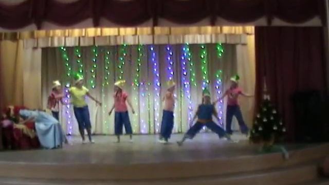 «Рождественская сказка» на английском языке «Белоснежна и семь гномов»! смотреть онлайн