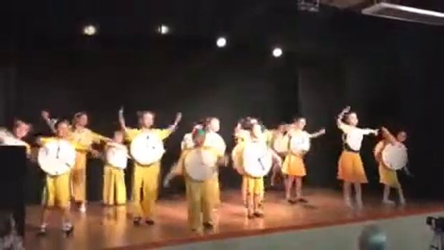 Выступление в моей школе,танец ,,Часики,, смотреть онлайн