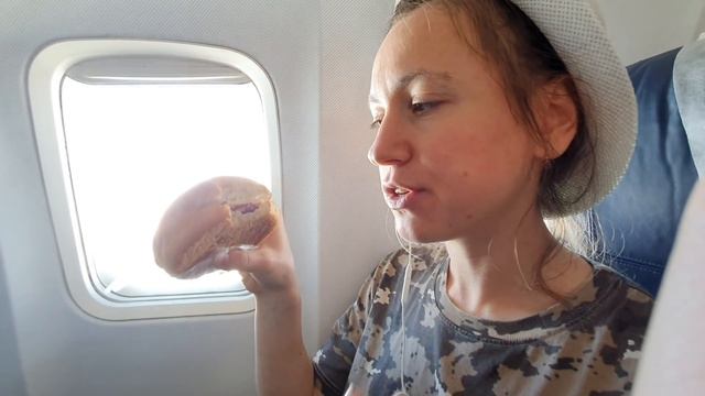 ЕДА В САМОЛЕТЕ "ЯКУТИЯ" — рейс СОЧИ-МОСКВА ☕ вкусный обзор еды смотреть онлайн