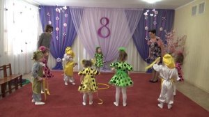 Танец с Солнышком. В руки ленточки мы взяли на носочках побежали.