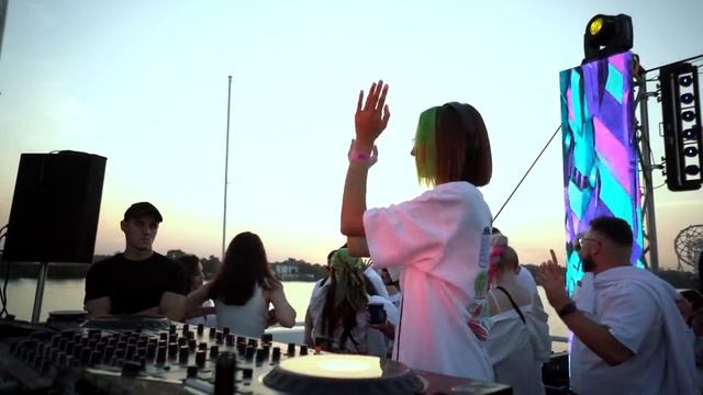 Miss Monique - Live @ Sunset on a SVET Boat [Progressive House/ Melodic Techno DJ Mix] смотреть онлайн
