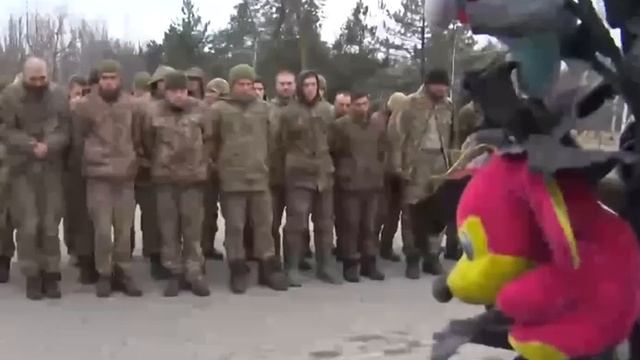 Пленные ВСУ на Аллее ангелов смотреть онлайн