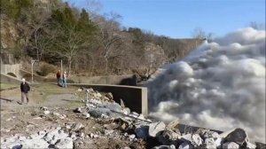 Сброс воды на ГЭС