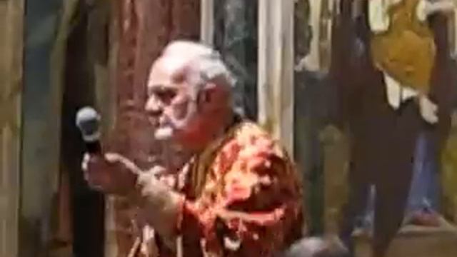 О. Станой от "Св. Александър Невски" се кара на бабите смотреть онлайн