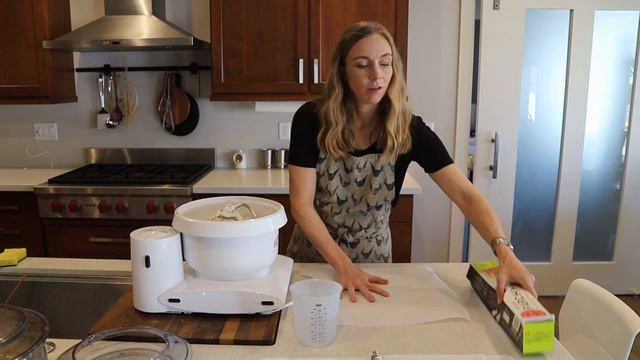 Making Whole Wheat Pizzas and a Gluten Free Pizza Family Style смотреть онлайн