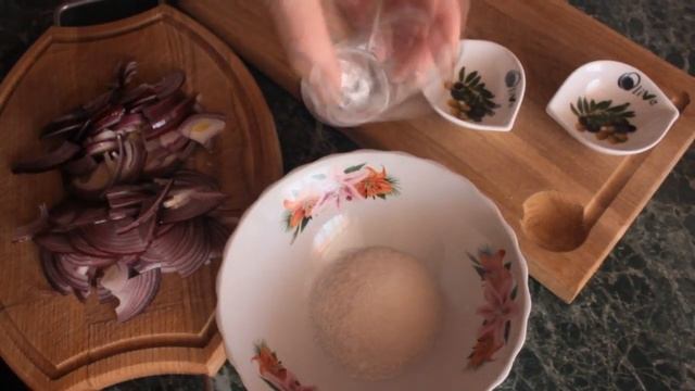 КАК ВКУСНО И БЫСТРО ЗАМАРИНОВАТЬ ЛУК / РЕЦЕПТ / смотреть онлайн