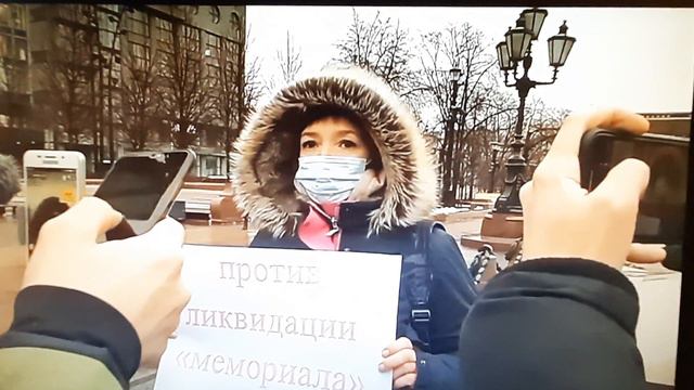 Москва. Суббота на Пушкинской площади. Дядя Саша и Валентина Васильевна идут на штурм Кремля. смотреть онлайн