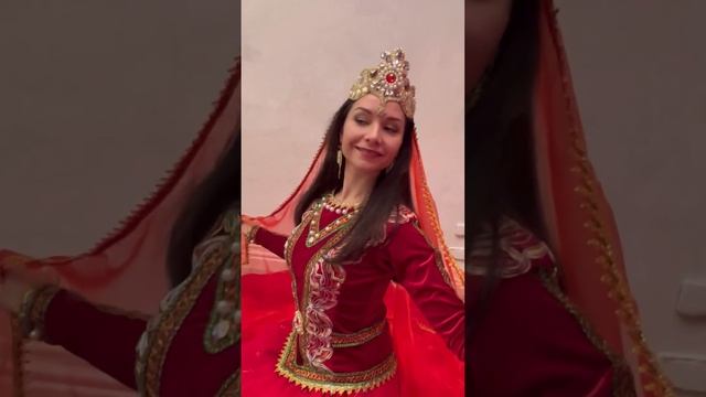 Новая коллекция национальных костюмов от ZEINABI творческая мастерская смотреть онлайн