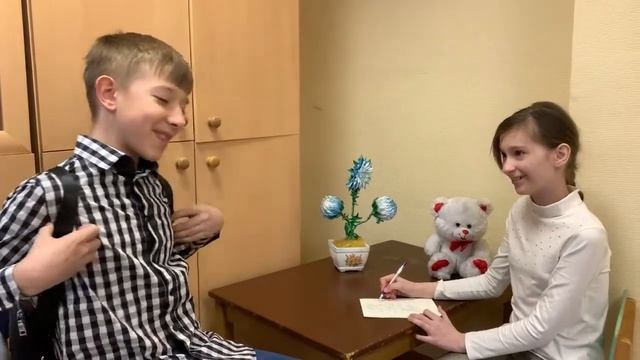 КОНТРАКТ веселая сценка/ приколы про школу #шутка #прикол #юмор #приколыпрошколу #сценка #анекдот смотреть онлайн
