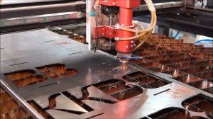 Лазерная резка металла 2 мм | CO₂ лазер Reci 180 W