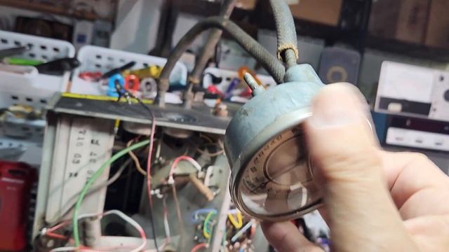 1936 Ford radio working but needs more audio power. смотреть онлайн