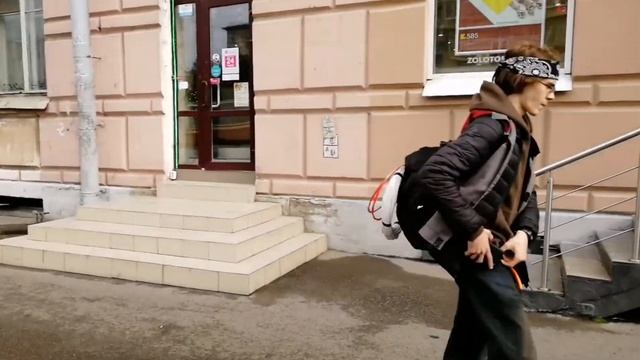 Уникальная станция метро в Санкт - Петербурге! 12 лестниц, чтобы попасть на "Новочеркасскую" внутрь смотреть онлайн