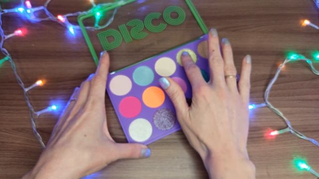 Палетка теней Vivienne Sabo - DISCO. Свотчи смотреть онлайн