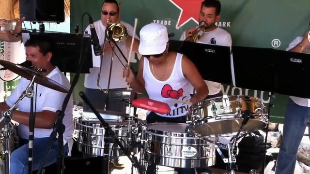 Timbalero, Elizabeth Rodriguez - La Bodeguita de la Salsa #salsaenvivo смотреть онлайн
