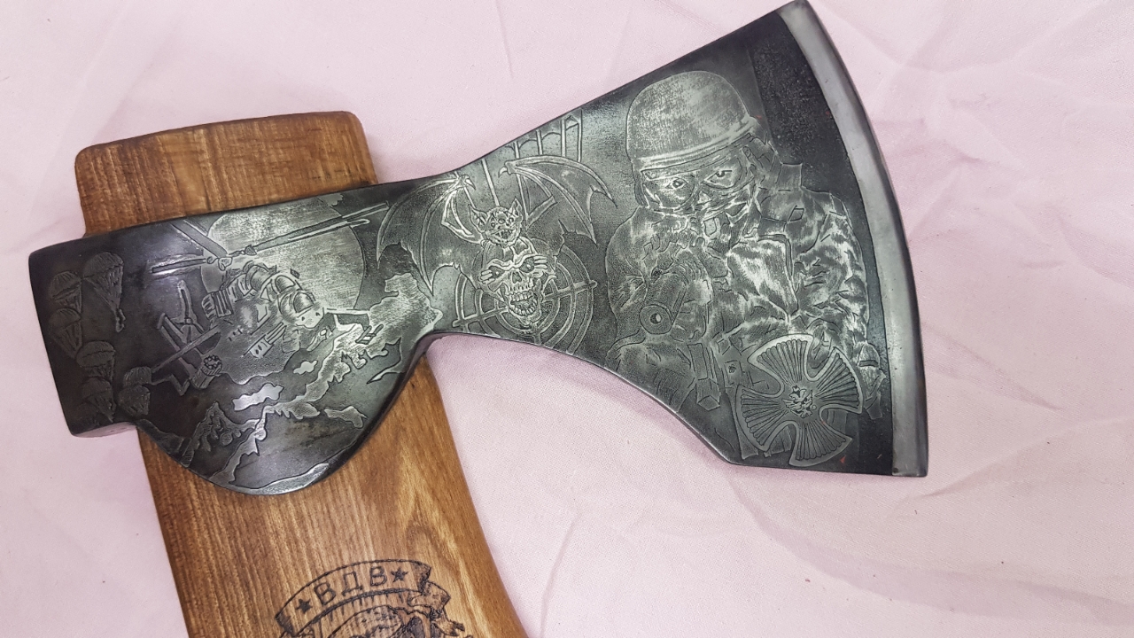 Рисунок на топоре.Переделка топора. Травление,воронение. Подарочный топор Спецназ-ВДВ..mp4 смотреть онлайн