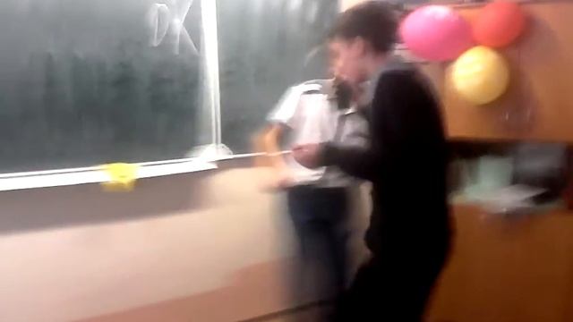 Танец под песню "Лада седан, баклажан". смотреть онлайн
