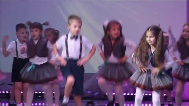 "Танцующий салат"дети 3-5 лет.Хореограф Валерия Рубаник смотреть онлайн