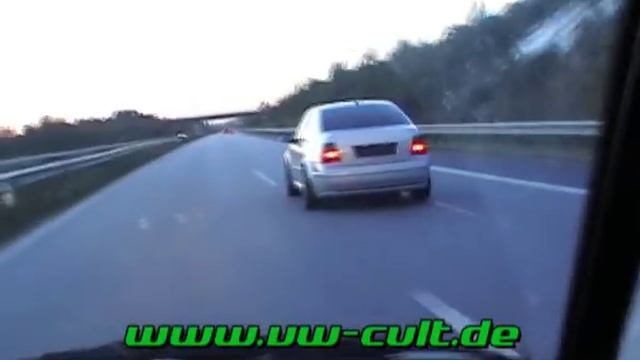 VW Bora V6 4Motion Bi-Turbo - ab 100Kmh.wmv смотреть онлайн