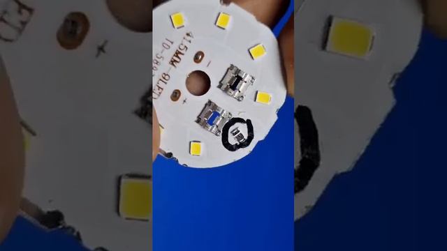 Don't Throw That Old LED Bulb Easier To Repair Than You Think#shorts #zaferyildiz #short #electronic смотреть онлайн