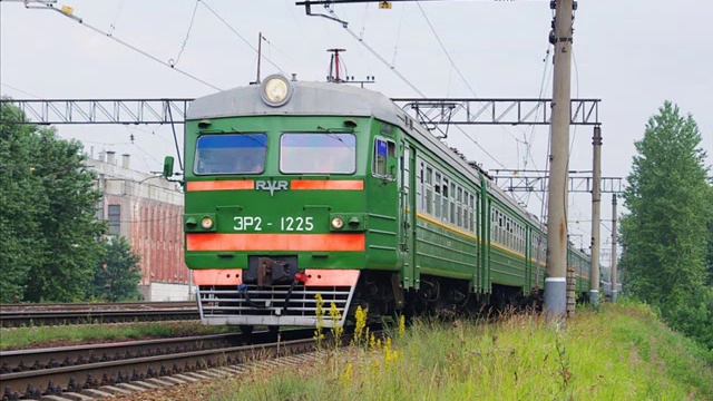 Уходящая эпоха. Электропоезда ЭР2. Russian electric train ER2. смотреть онлайн