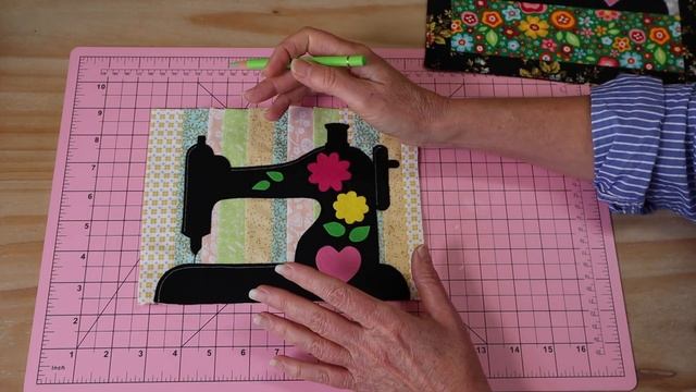 How To Sew A Sewing Machine Mini Quilt || FREE PATTERN || Full Tutorial With Lisa Pay