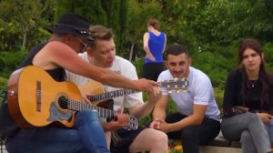 ГИТАРИСТ притворился НОВИЧКОМ на КАВКАЗЕ и УДИВИЛ ВСЕХ - Гитара с Нуля