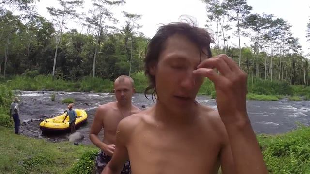 FlypengsTV /Путешествие по Бали с группой. Часть 3. Рафтинг по реке Аюм! смотреть онлайн
