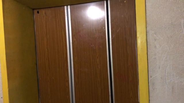(Переснято) Лифты КМЗ 1991 г. в. @ Пер. Корженевского, 2 смотреть онлайн