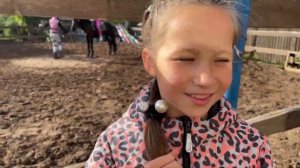 Первое занятие по верховой езде. Полина в конном клубе. Конный клуб Мечта.