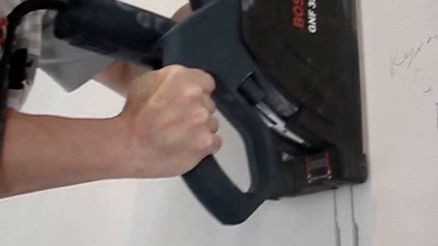 Bosch GAS 35L SFC+ - резка вертикально с пылесосом смотреть онлайн