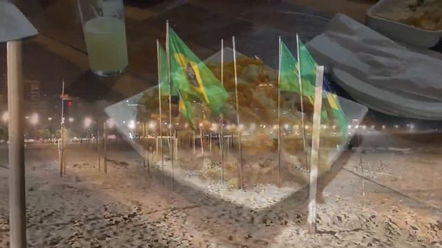 BRASIL?? РИО-ДЕ-ЖАНЕЙРО. Веселый вечер в баре на пляже Копакабана смотреть онлайн
