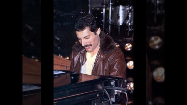 Freddie Mercury Improvising On The Piano With Mike Moran (1987) смотреть онлайн