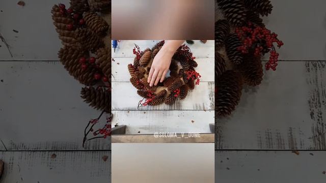 Мастер-класс Новогодний венок из шишек смотреть онлайн