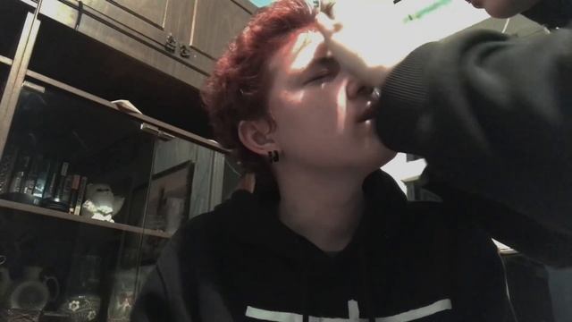 прокалываем бровь в домашних условиях (много мата и крови) смотреть онлайн