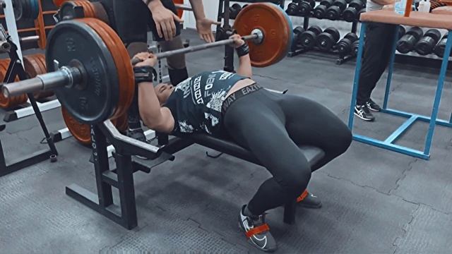 STRONGMAN ЖМЁТ 180KG ПОД ФОНК! смотреть онлайн