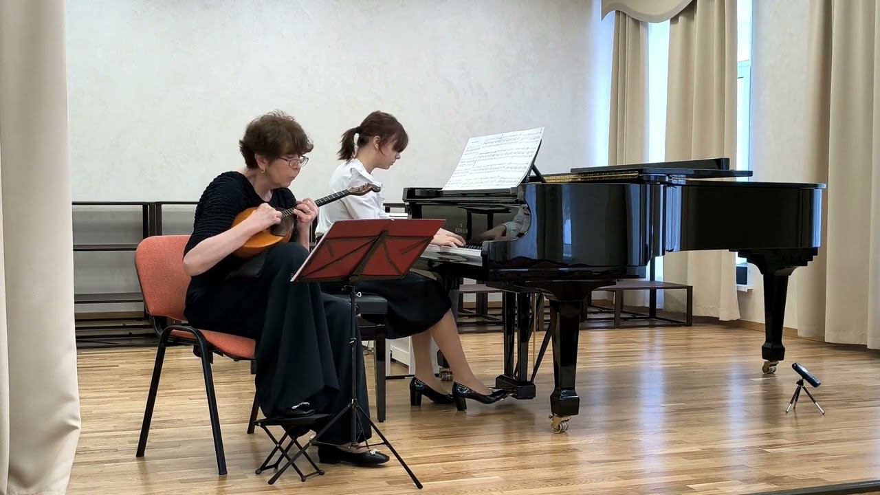 Е. Тозелли - «Серенада», С. Максимова - «Миниатюра». Исп. Слубская Софья, илл. Климушкина Т.Г. смотреть онлайн