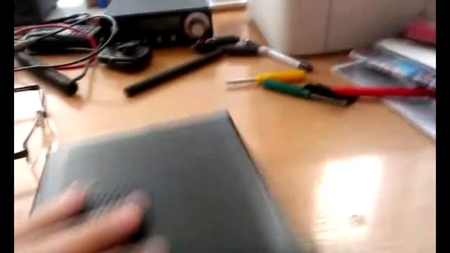 YAESU FT-817ND - Как быстро открыть крышку батарейного отсека смотреть онлайн