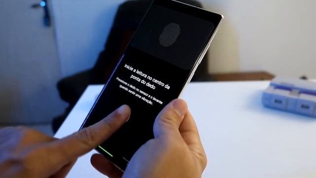 Como BLOQUEAR para seu CELULAR não ser DESLIGADO e que a barra de NOTIFICAÇÕES apareça no BLOQUEIO! смотреть онлайн