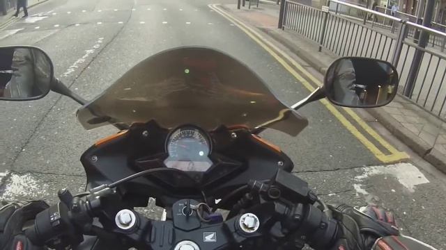 Rev War - Audi R8 Vs Honda Cbr 125 смотреть онлайн
