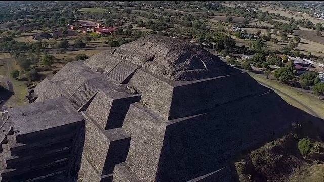 Teotihuacan & the Pyramid of the Sun - Exploring Mexico смотреть онлайн