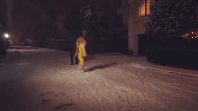 Волочковой в костюме курицы предложили помощь психиатра смотреть онлайн