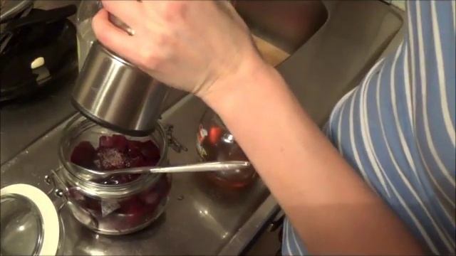 Крем-суп из печеной свеклы с крем-сыром. смотреть онлайн