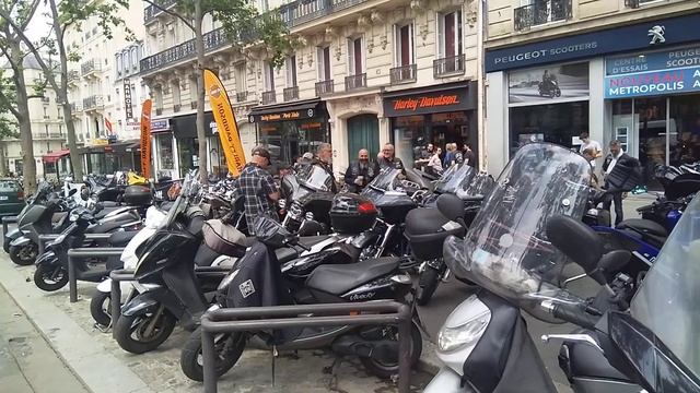 near the triumphal arch Paris смотреть онлайн