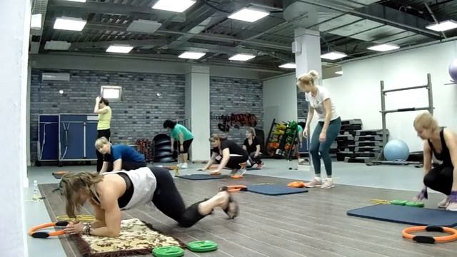 силовая групповая тренировка на спину и пресс в спротклубе " Заряд" 2021 г.Хабаровск 2 часть смотреть онлайн