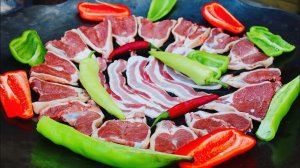 Необыкновенно вкусное мясо с овощами, приготовленное на садже, с добавлением сочного соуса