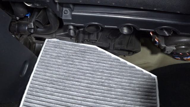 Замена салонного фильтра VW Golf Plus, Golf 5, Golf 6. Replacing the cabin filter. смотреть онлайн