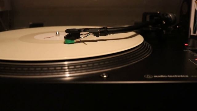 Radiohead - Life In a Glasshouse (On an AT-VM95E) смотреть онлайн