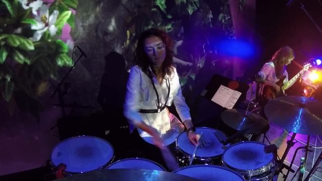 Diana Sus - Dzirksts feat. WHITE FOX BAND (LIVE at HOF Concert Hall, Iceland) смотреть онлайн